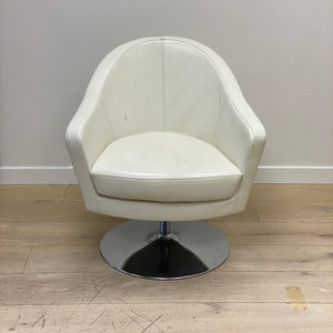 Shell Armchair in Leather