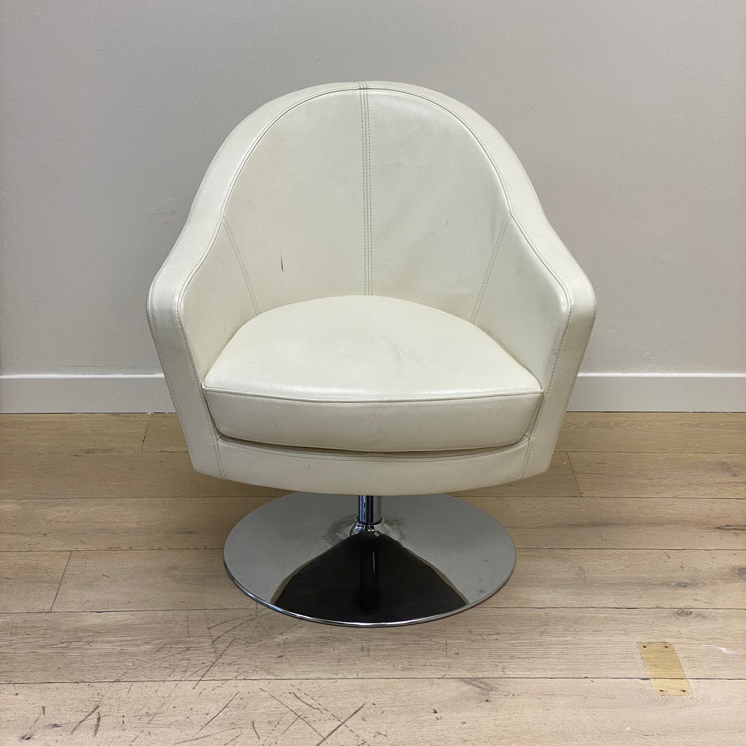 Shell Armchair in Leather